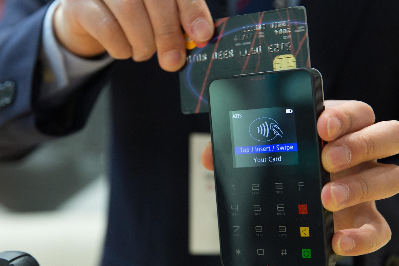 Customer paying by contactless card on a payment terminal